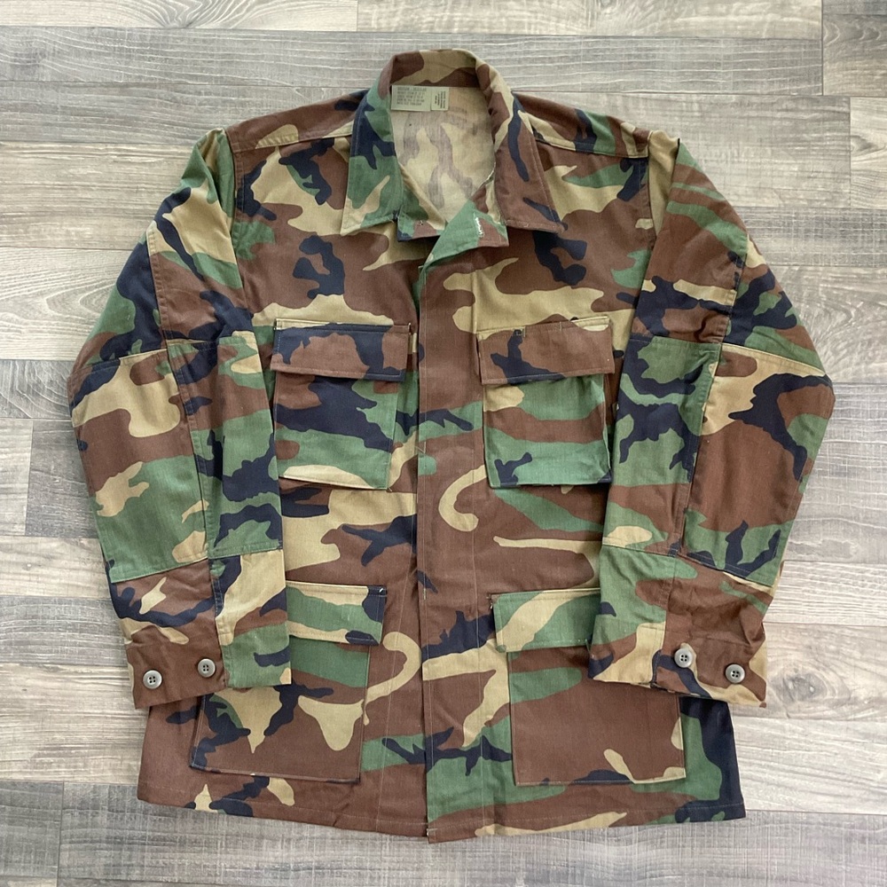 US Military Camo Woodlands Field Jacket Men’s MEDIUM Reg Stock 8415-01-184-1330